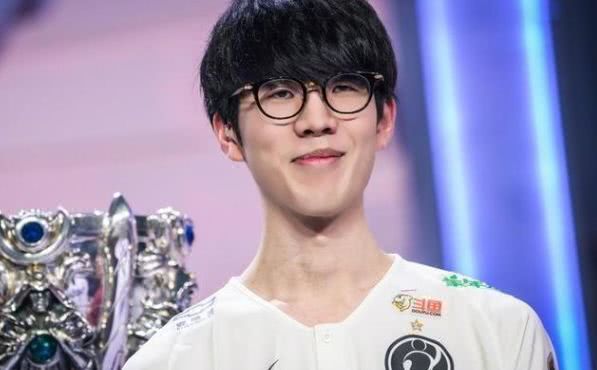 韩网论坛消息：GEN对迎回功勋老将Ruler很感兴趣 第一时间已经接触